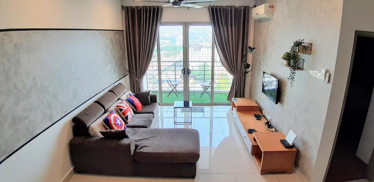 Апартаменты Residensi Flora Сери-Кембанган Экстерьер фото